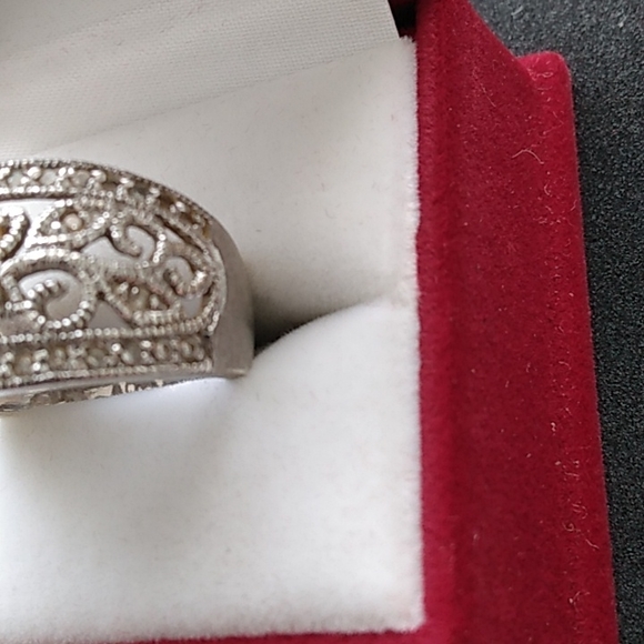 Sterling Silver Ring Size 7 ! Stunning. - Picture 3 of 6